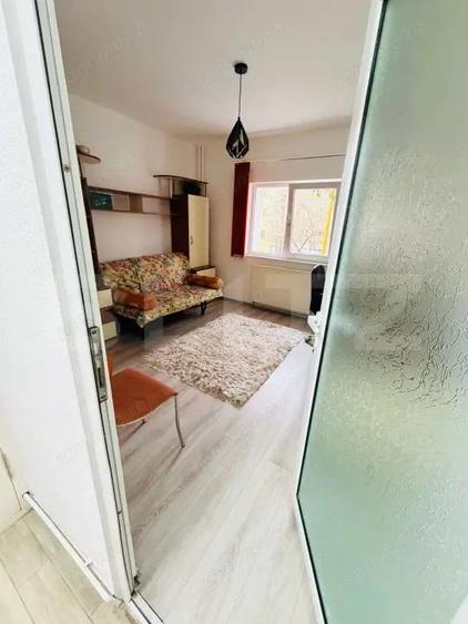 Apartament cu 3 camere decomandat în Astra