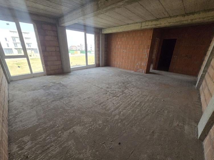 Apartament cu 2 camere semidecomandat în Moșnița Nouă