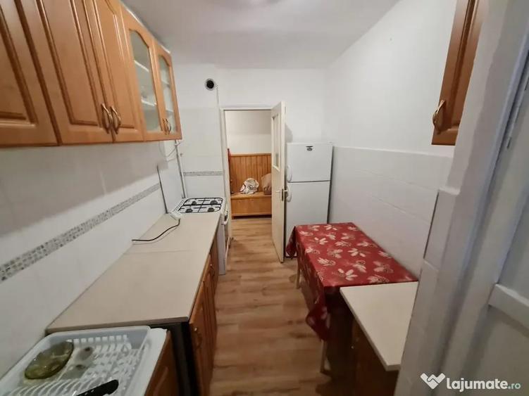 Apartament cu 3 camere decomandat în Noua