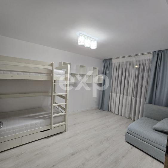 Apartament cu 3 camere decomandat, mobilat în Tractorul