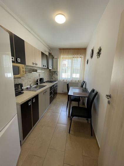 Apartament cu 2 camere decomandat în Roșu
