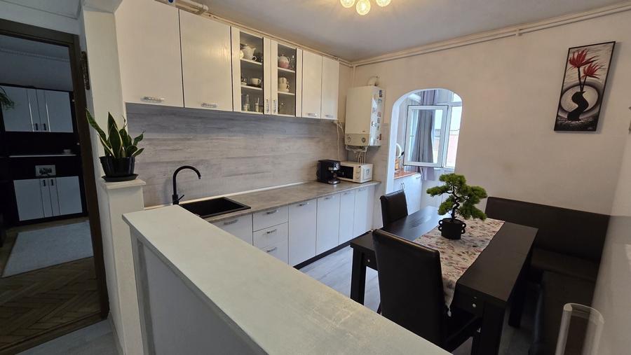 Apartament cu 2 camere decomandat în Central