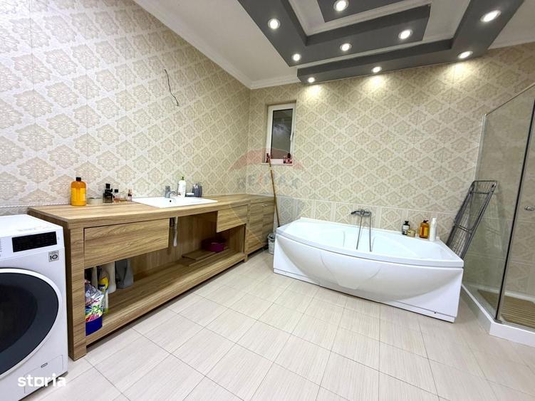 Casă cu 4 camere cu Teren 557 Mp în Central