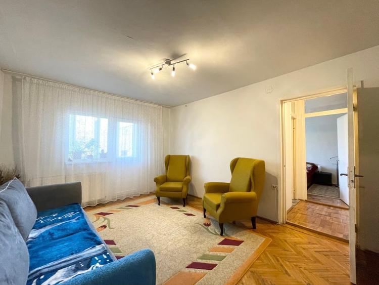 Apartament cu 3 camere semidecomandat, mobilat în Girocului