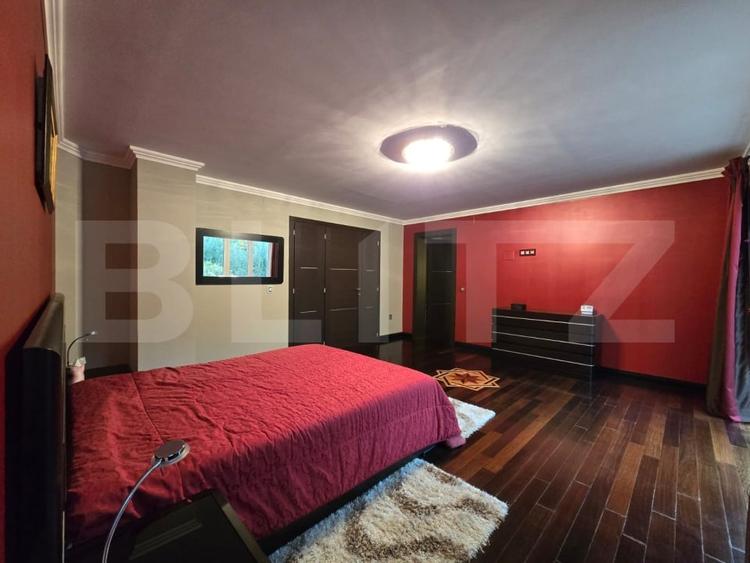 Casă individuală cu 7 camere cu Piscina în Andrei Mureșanu