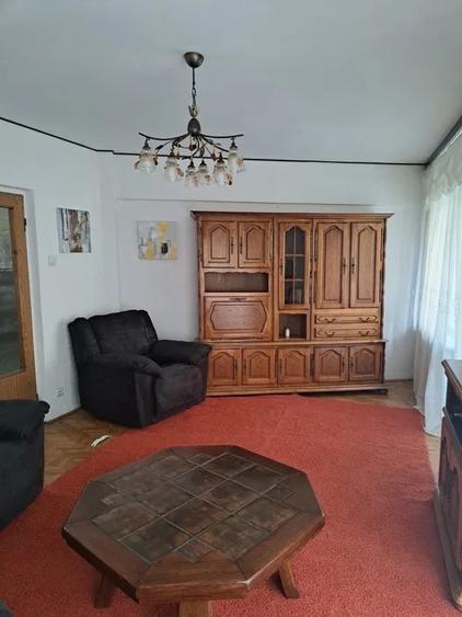 Apartament cu 3 camere decomandat în Obor