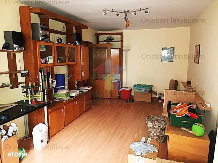 Apartament cu 3 camere decomandat în Viziru 3