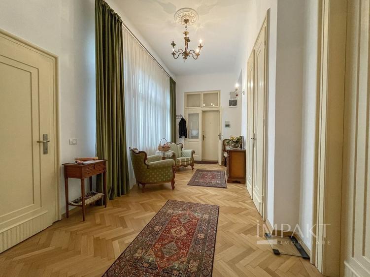 Apartament cu 3 camere semidecomandat, mobilat în Central