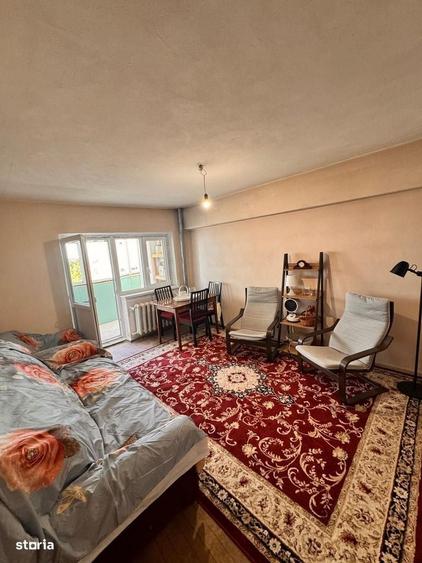 Apartament cu 3 camere în Uiești