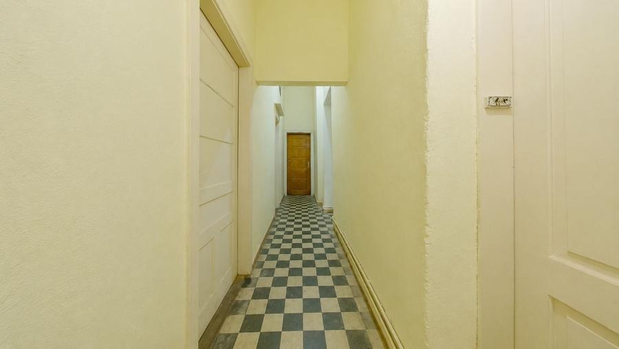 Apartament cu 8 camere semidecomandat în Central