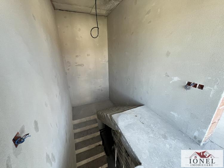 Casă individuală cu 4 camere cu Canalizare în Est