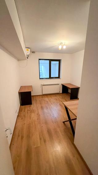 Apartament cu 3 camere semidecomandat în Banu Manta