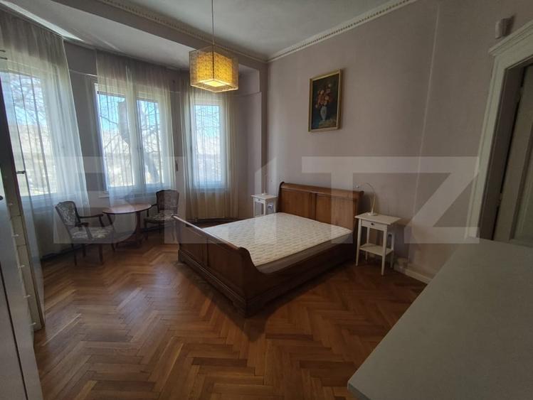 Apartament cu 4 camere semidecomandat, mobilat în Ultracentral