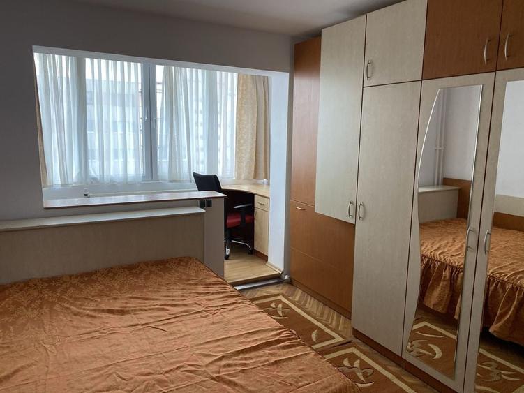 Apartament cu 3 camere semidecomandat în Grigorescu