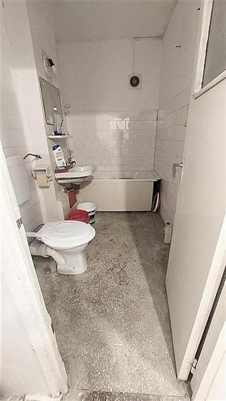 Apartament cu 4 camere semidecomandat în Centrul Civic