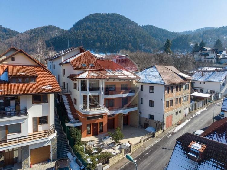 Casă individuală cu 11 camere cu Teren 1300 Mp în Schei