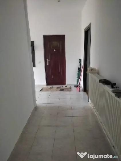 Casă cu 3 camere cu Teren 100 Mp în Central