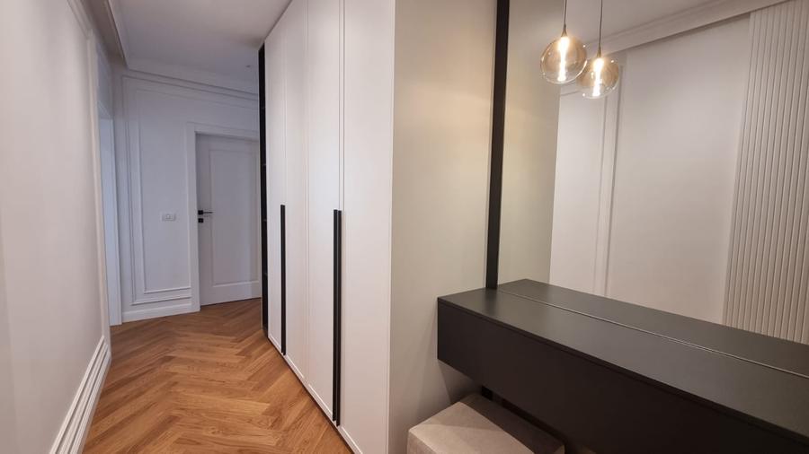 Apartament cu 3 camere decomandat, mobilat în Tineretului