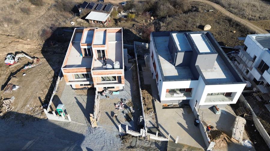 Duplex cu 4 camere cu Canalizare în Florești