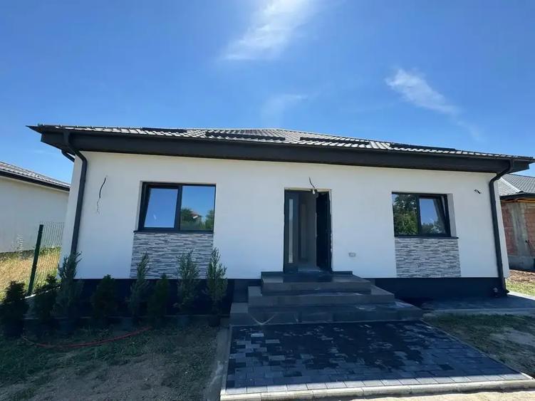 Casă cu 4 camere cu Teren 400 Mp în Crevedia