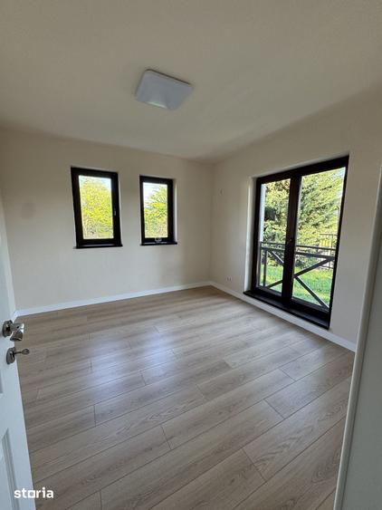 Casă cu 7 camere cu Teren 1146 Mp în Crevedia