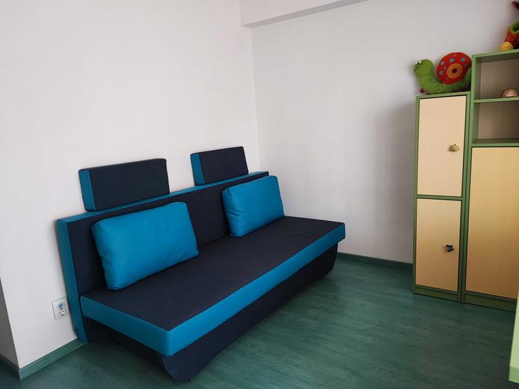 Apartament cu 3 camere decomandat în Exterior Vest