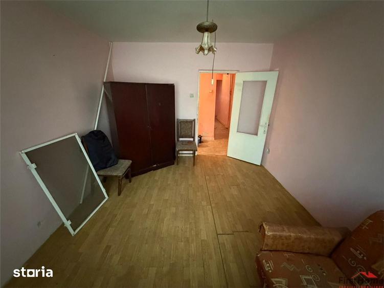Apartament cu 4 camere decomandat în Central