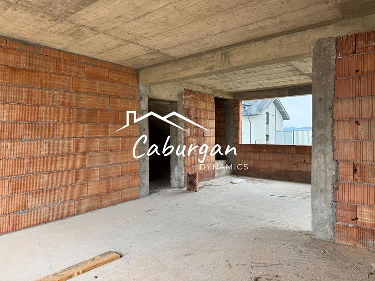 Duplex cu 4 camere cu Canalizare în Exterior Vest