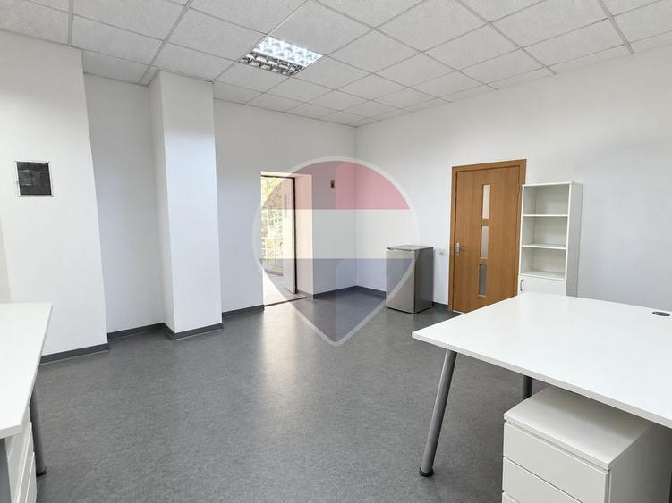 Spațiu comercial, de 104.41999816895 mp, în Moșilor