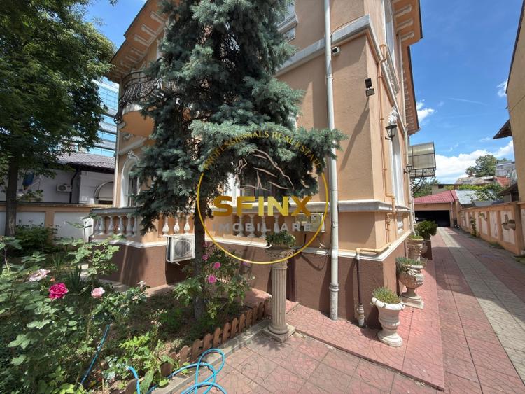 Casă individuală cu 9 camere cu Canalizare în Cotroceni