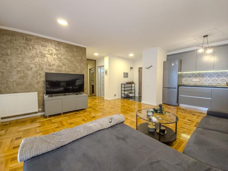 Apartament cu 2 camere semidecomandat, mobilat în Bună Ziua