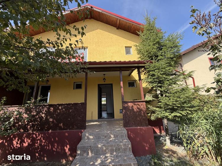 Casă cu 4 camere cu Teren 300 Mp în Central