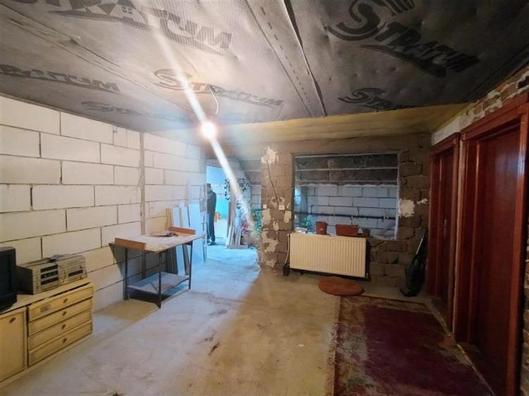 Casă individuală cu 7 camere cu Teren 220 Mp în Nord-Est