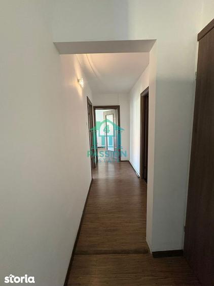 Apartament cu 3 camere decomandat în Astra