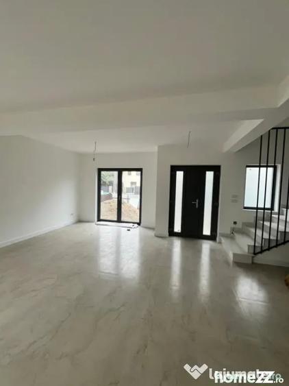 Casă cu 4 camere cu Teren 200 Mp în Central