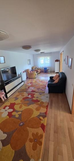 Duplex cu 4 camere cu Canalizare în Central