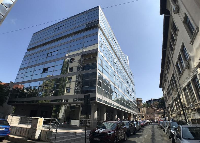 Birou, de 5,185 mp, în Universitate