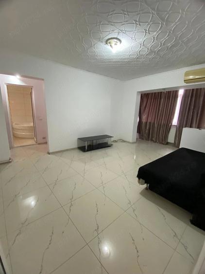 Vand apartament cu 3 camere in Navodari - 1