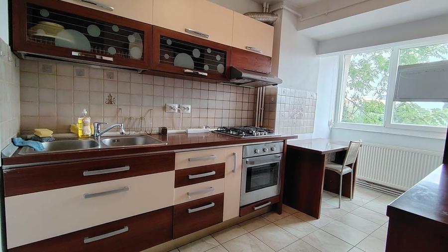 Apartament cu 3 camere decomandat în Basarab