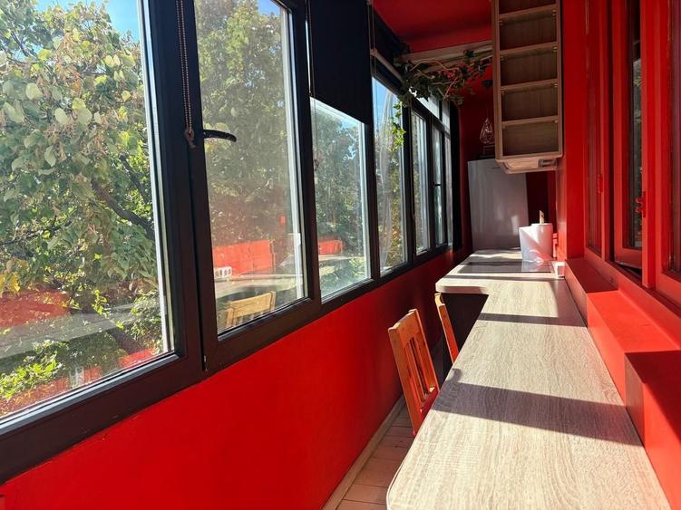 Apartament cu 2 camere semidecomandat, mobilat în 1 Mai