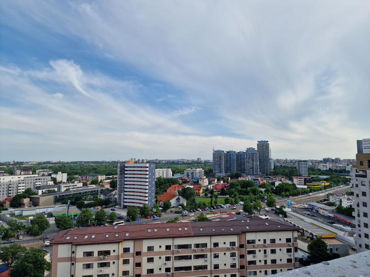 Apartament cu 4 camere decomandat în Mihai Bravu