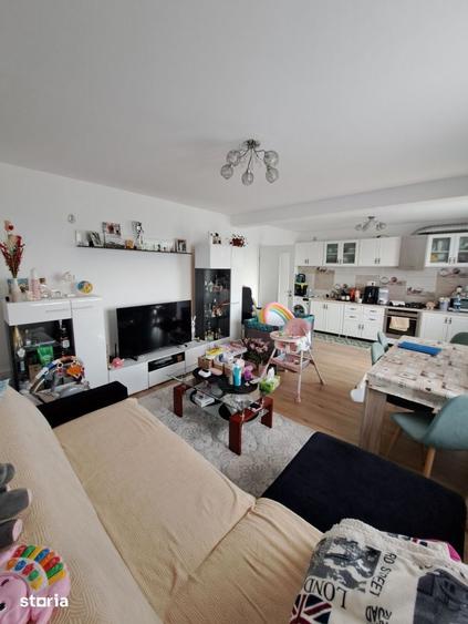 Apartament cu 3 camere decomandat în Recea