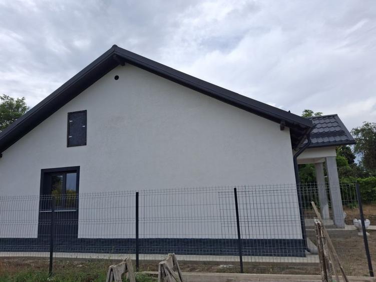 Casă cu 2 camere în Luțca