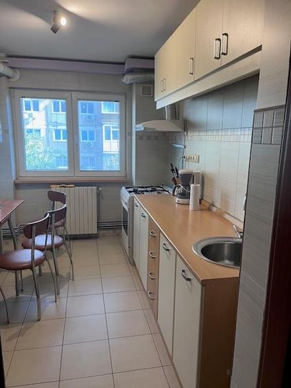 Apartament cu 3 camere decomandat în Drumul Taberei