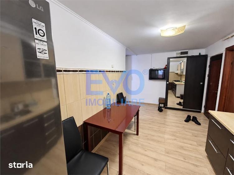 Apartament cu 3 camere decomandat în Nicolina