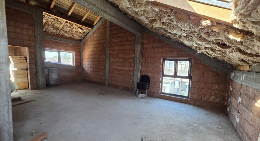 Duplex cu 4 camere cu Canalizare în Sânandrei
