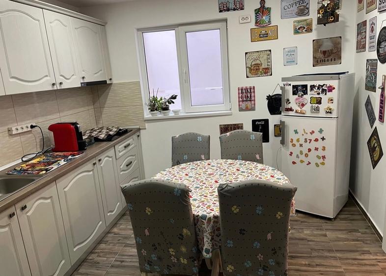 Apartament cu 3 camere decomandat în Drumul Taberei