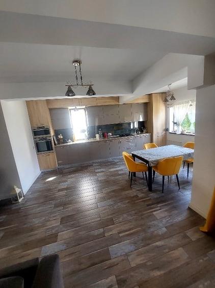 Casă individuală cu 4 camere cu Canalizare în Valu lui Traian