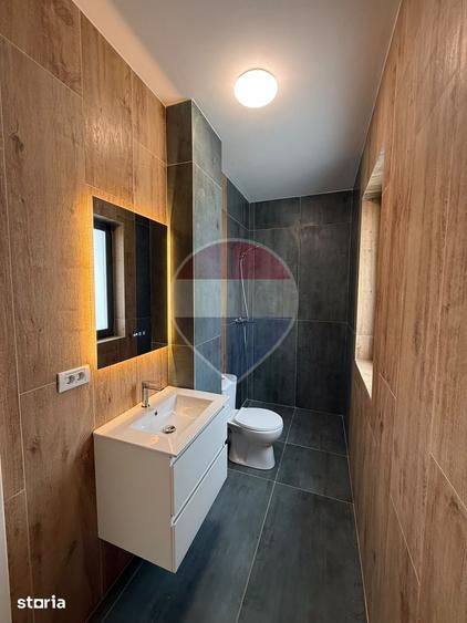Casă cu 5 camere cu Teren 300 Mp în Central