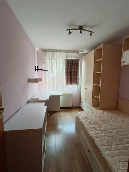 Apartament cu 3 camere decomandat, mobilat în Titan